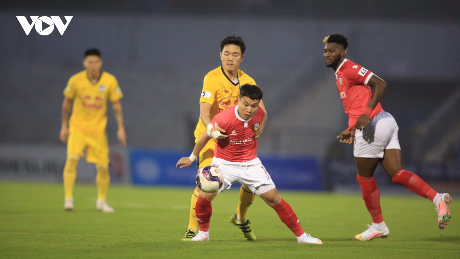 Chia điểm với Hà Tĩnh, HAGL lỡ cơ hội lên ngôi đầu V-League 2021